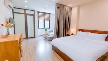 Superior Apartment | Iron/ironing board, bed sheets