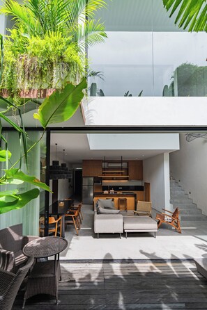 Flat-screen TV - Botanika Estate (Canggu)