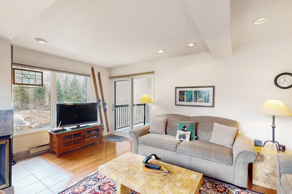 Tv, pejs, bordfodbold, bordtennisbord