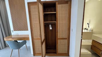 Luxury Villa, Lanai | 1 bedroom, desk, laptop workspace, iron/ironing board