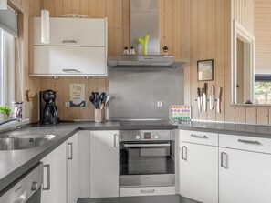 Réfrigérateur, micro-ondes, four, lave-vaisselle