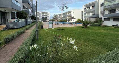 Cozy 2-bedroom apartment in peaceful Tamaris with WiFi, AC