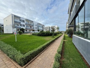 Property grounds - Cozy 2-bedroom apartment in peaceful Tamaris with WiFi, AC (Tamaris)