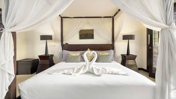 Deluxe Villa, 2 Bedrooms, Private Pool, Garden View | 2 bedrooms, soundproofing, free WiFi
