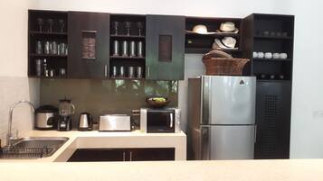 Deluxe Villa, 2 Bedrooms, Private Pool, Garden View | Private kitchen | Electric kettle, toaster