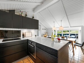 Kühlschrank, Mikrowelle, Ofen, Geschirrspüler