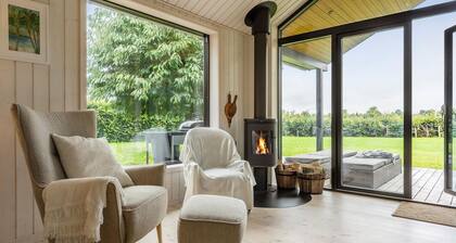 4 bedroom awesome home in Hornbæk