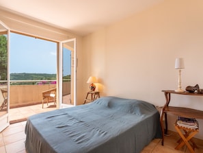 5 habitaciones, tabla de planchar con plancha y wifi 