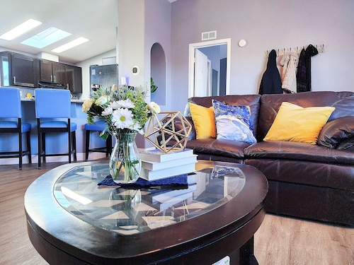 Large house with 2 Kings/Big backyard with games/Grill & fire pit/Dogs welcome