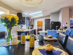 Dining - Large house w custom murals/2 Kings/Fun backyard/Games/Grill/Dogs OK/Boat parkin (Page)
