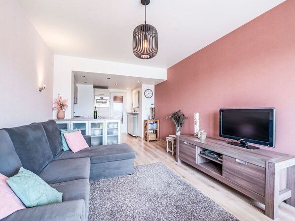 TV - Bella I with parking and harbour view by Interhome (Blankenberge)