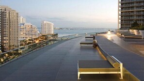 Terrace/patio - 2 BR unit W ICON w/ SPA, Infinity Pool & Gym! (Miami)