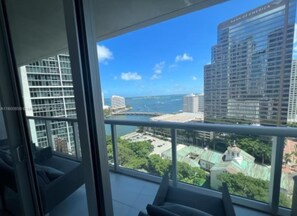 Interior - 2 BR unit W ICON w/ SPA, Infinity Pool & Gym! (Miami)