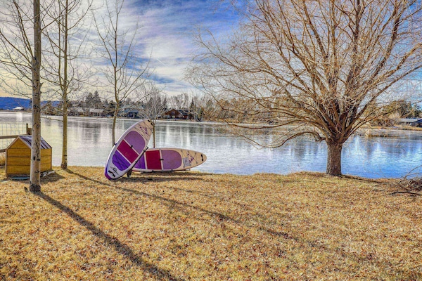 Private Village Lake access - Dock coming soon! Perfect mid-town location. Ideal for large families, sleeps 10 and is great for Holiday gatherings!
