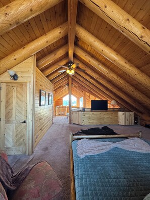 4 bedrooms, iron/ironing board, free WiFi, bed sheets - Private Log Cabin; Pond, Hot tub, Star Gazing, Shuffle Board, Sauna (Hesperus)