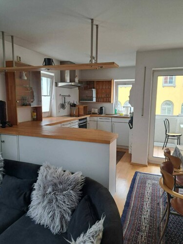 Zentral hinter dem Marktplatz mit 2 Balkonen. Familienfreundlich!