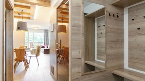 A modern interior with wooden beams, a dining area, and a mirror. - Beautiful apartment with a sauna and a balcony (Haus im Ennstal)