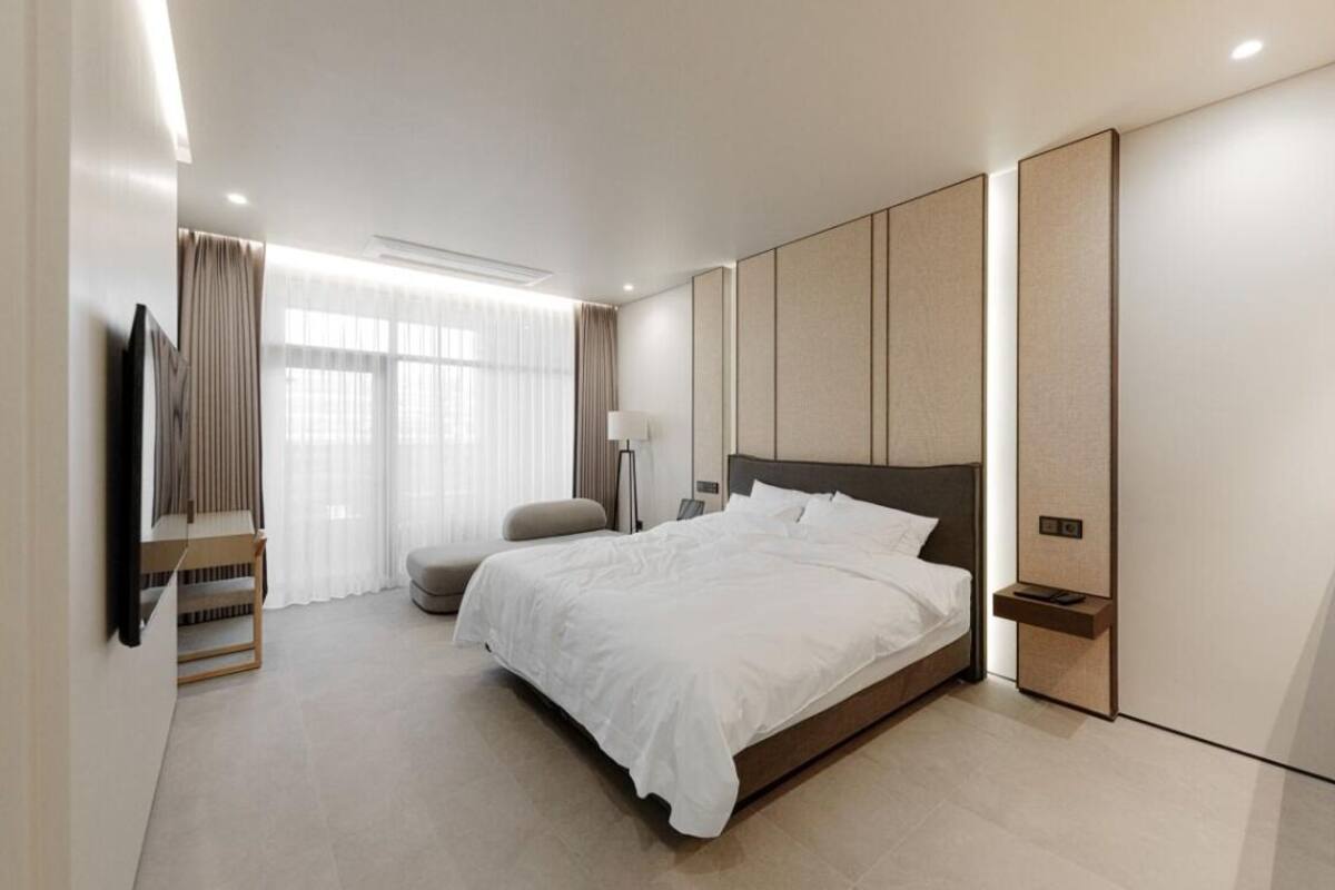 GRAND TERRACE SUITE-KING (include B.F & Heated Pool) | 房內夾萬、遮光窗簾/窗簾、隔音、免費 Wi-Fi