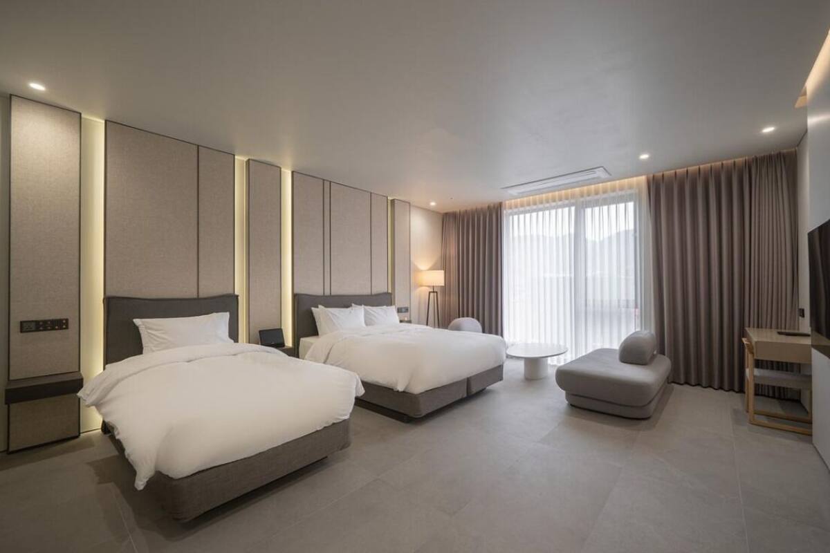 PREMIER SUITE-FAMILY TWIN (include B.F & Heated Pool) | 房內夾萬、遮光窗簾/窗簾、隔音、免費 Wi-Fi