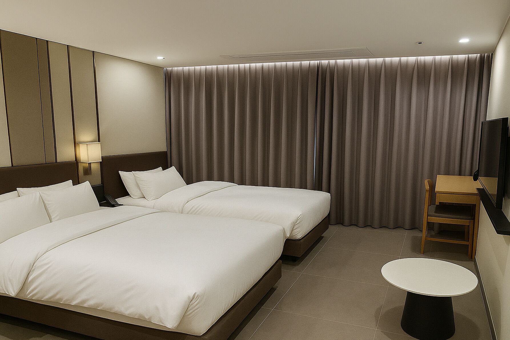 Safe på rommet, blendingsgardiner, lydisolert og wi-fi (inkludert)