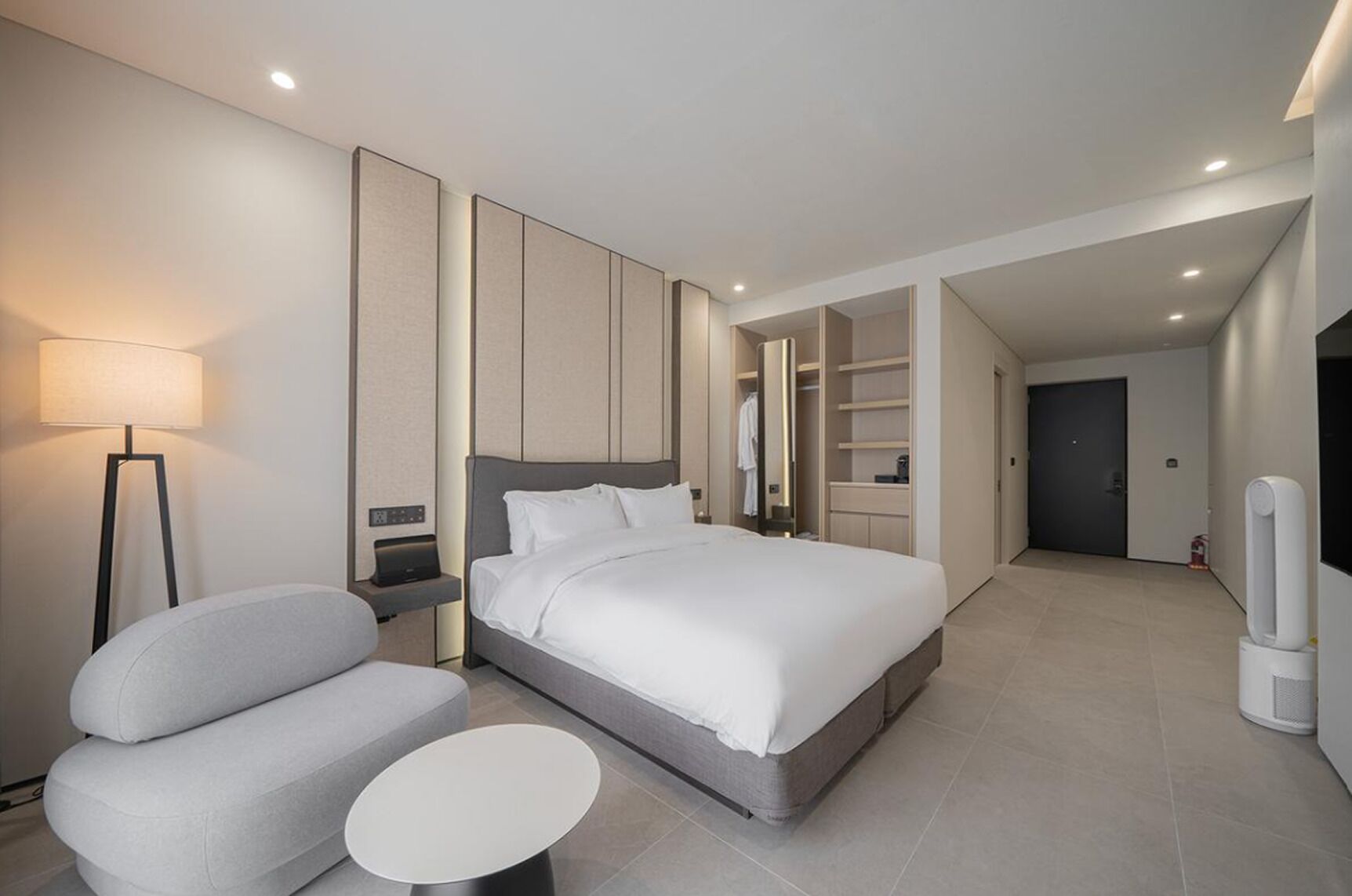 Safe på rommet, blendingsgardiner, lydisolert og wi-fi (inkludert)