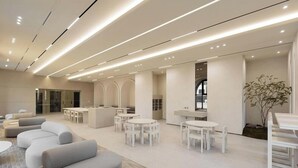 A modern hotel lobby with seating areas, tables, and a reception desk. - Daegu Suseong The Arco Hotel Lions Park (Daegu)