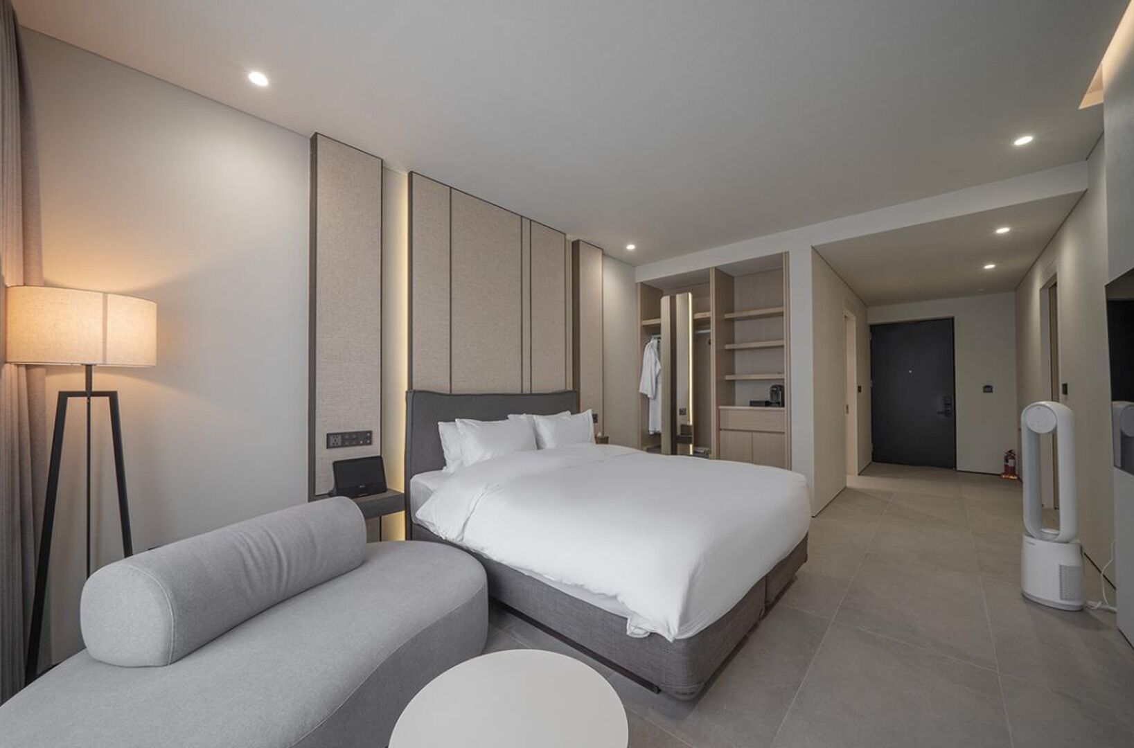 PREMIER-KING (include B.F & Heated Pool) | Safe på rommet, blendingsgardiner, lydisolert og wi-fi (inkludert)