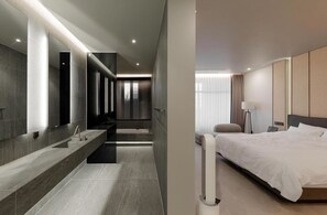 GRAND TERRACE SUITE-KING (include B.F & Heated Pool) | Bathroom | Hair dryer, slippers, towels, shampoo - Daegu Suseong The Arco Hotel Lions Park (Daegu)