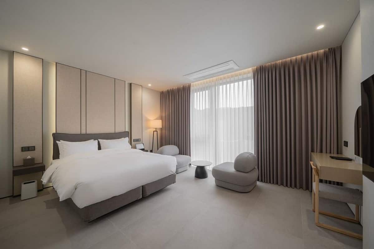 GRAND PREMIER-KING (include B.F & Heated Pool) | Caja fuerte, cortinas opacas, sistema de insonorización y wifi gratis