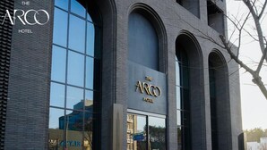 The Arco Hotel with large arched windows and a modern brick facade. - Daegu Suseong The Arco Hotel Lions Park (Daegu)
