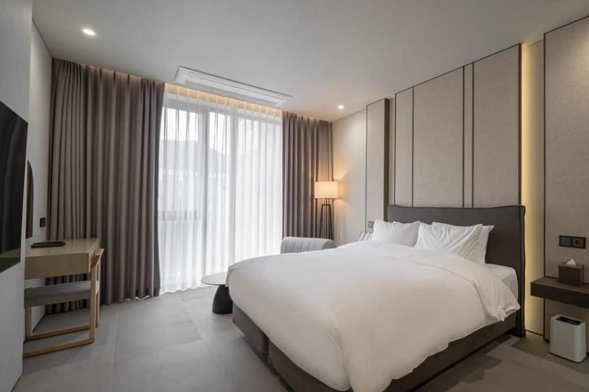 GRAND DELUXE-KING (include B.F) | Caja fuerte, cortinas opacas, sistema de insonorización y wifi gratis