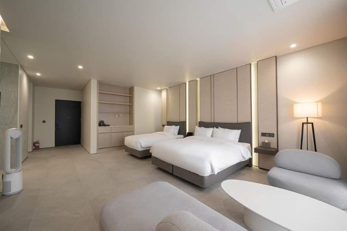 PREMIER SUITE-FAMILY TWIN (include B.F & Heated Pool) | 1 habitación, caja de seguridad en la habitación y cortinas blackout