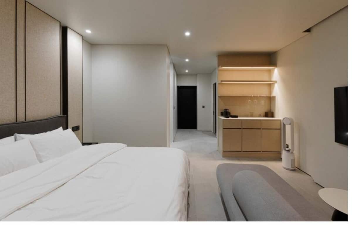 TERRACE SUITE-KING (include B.F & Heated Pool) | Caja fuerte, cortinas opacas, sistema de insonorización y wifi gratis