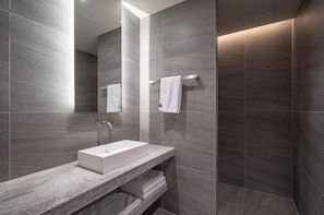Hair dryer, slippers, towels, shampoo - Daegu Suseong The Arco Hotel Lions Park (Daegu)