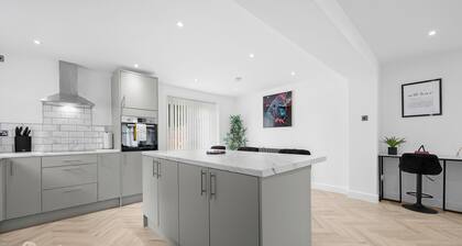 Modern & Spacious 3Bedroom property, 0.7 miles from Ethiad stadium & Co-Op Live