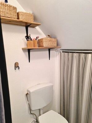 Shower, hair dryer, towels, toilet paper - A Proximité du Marché de L'avenue de Gaulle et de la Plage! Studio Rénové (La Baule-Escoublac)