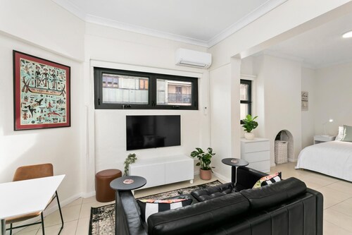 Forest Lodge - GLE18 Upper Road - Groovy Studio in Forest Lodge Near Glebe Cafes Harbourside Walks