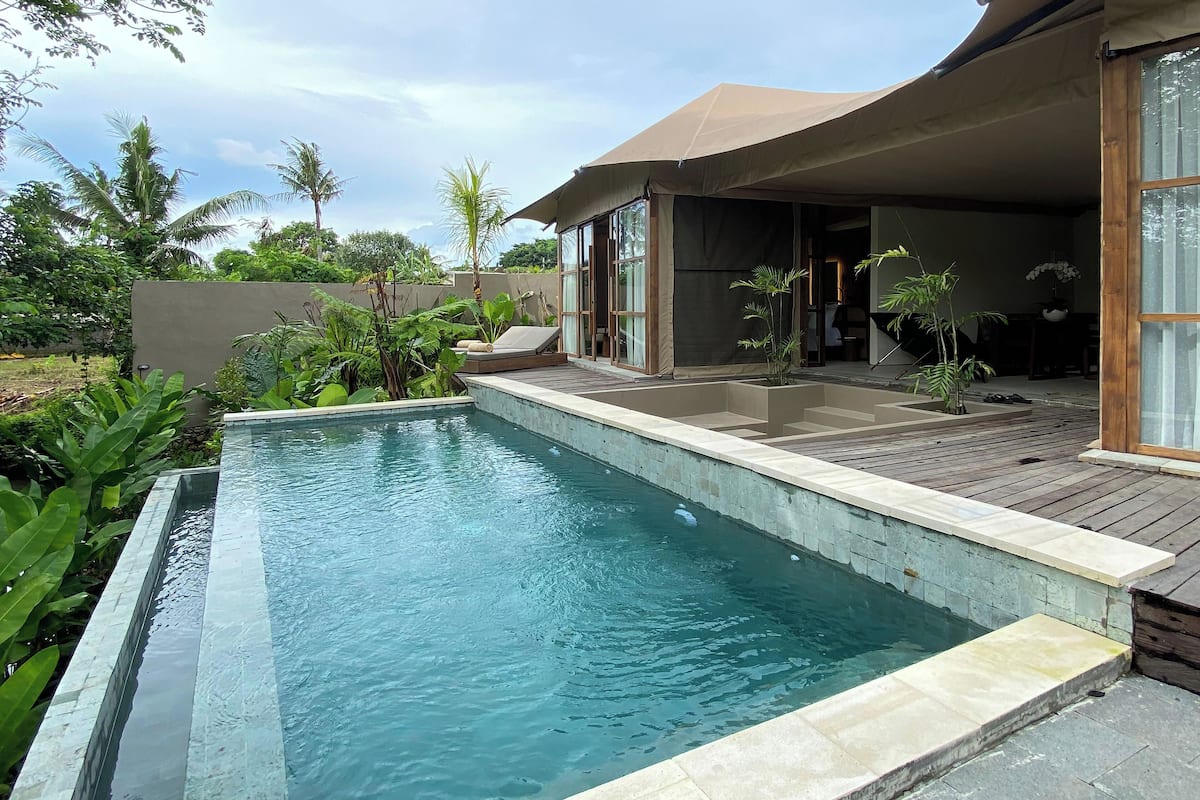 Two Bedroom Riverfront Pool Tent | Terrasse/Patio