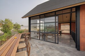 Outdoor dining - Ubud Mas Glamping Luxury Tent (Mas)