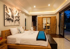 Villa, 4 habitaciones, alberca privada | 4 habitaciones, minibar y caja de seguridad en la habitación 