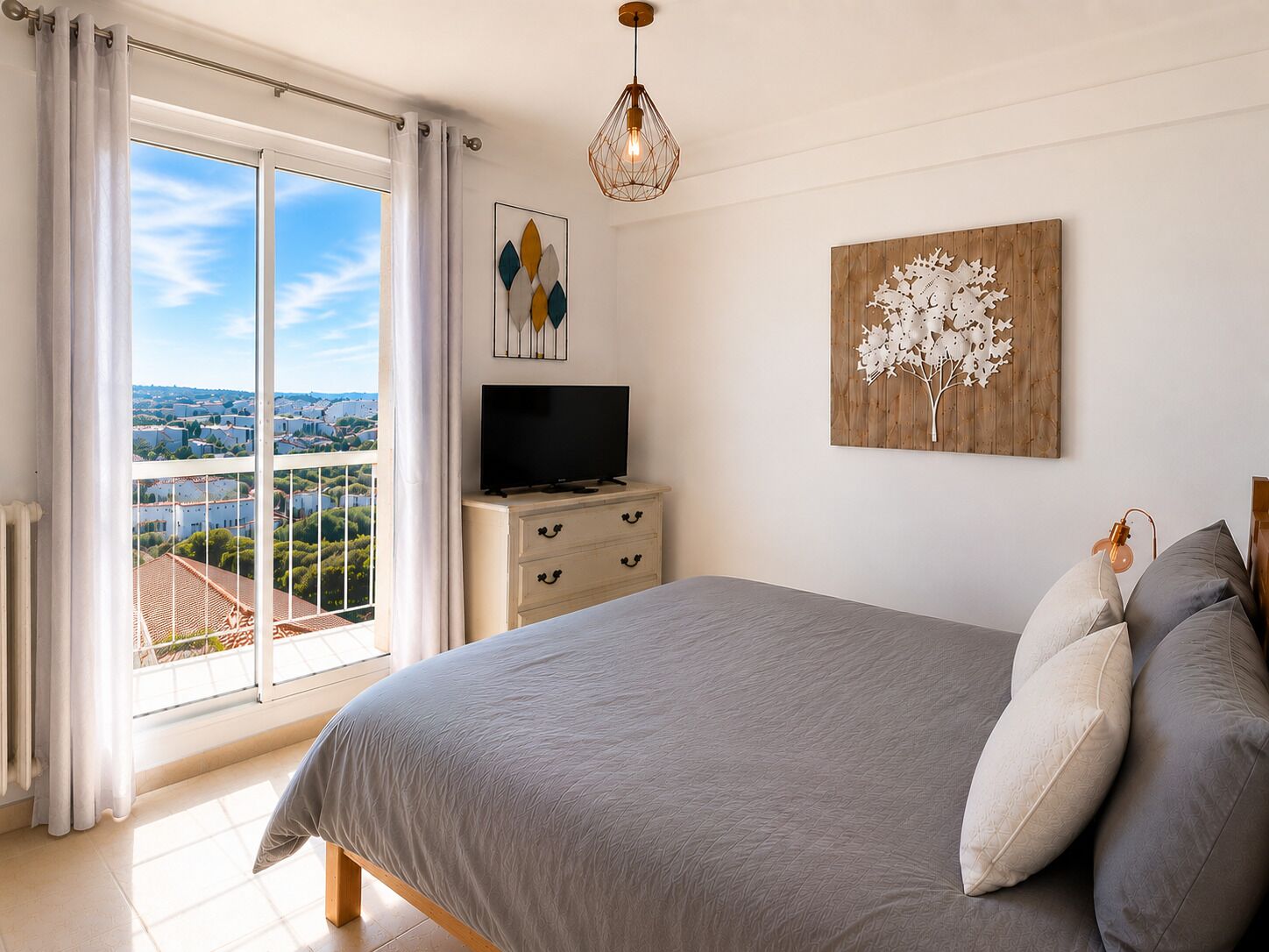 2 bedrooms, iron/ironing board, travel cot, free WiFi