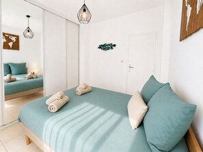 2 habitaciones, tabla de planchar con plancha y cuna de viaje 