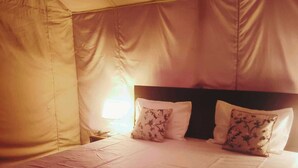 Deluxe Room | WiFi (free) - Emerald Woods Mukteshwar (Dhari)