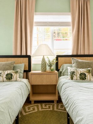 5 bedrooms, iron/ironing board, travel cot, free WiFi - Private Catalina Beach Compound • Steps to Sand (Hollywood)