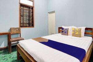 Espacio para trabajar con laptop, wifi gratis y ropa de cama 