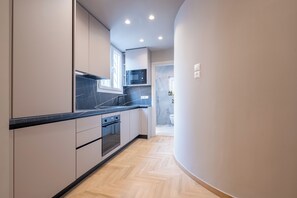 Microondas, horno y lavavajillas