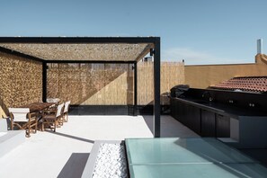 Outdoor dining - Plaka Bliss - Terrace with Acropolis View  (Athina)