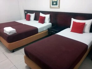 Basic Triple Room, Non Smoking | Desk, free WiFi - Wisma Shalom  (Jakarta)