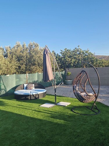 Cozy cottage with 1 bedroom and WiFi, AC in amazing Attiki near the beach 800mt