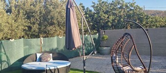 Cozy cottage with 1 bedroom and WiFi, AC in amazing Attiki near the beach 800mt